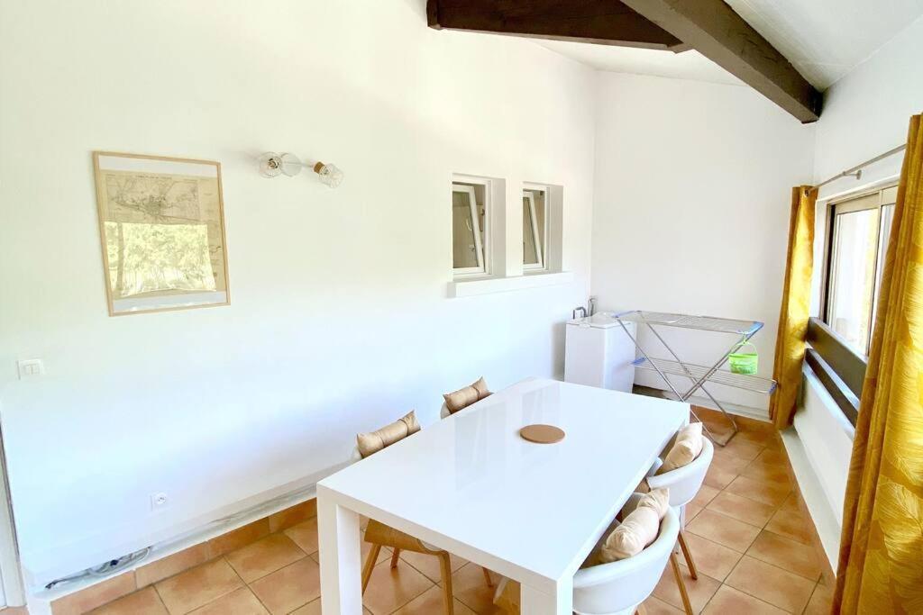 Appartement Spacieux 65M2, Avec Piscine Et Parking Fréjus Екстериор снимка
